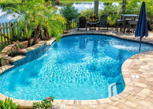 Villa swimming pool Dubai